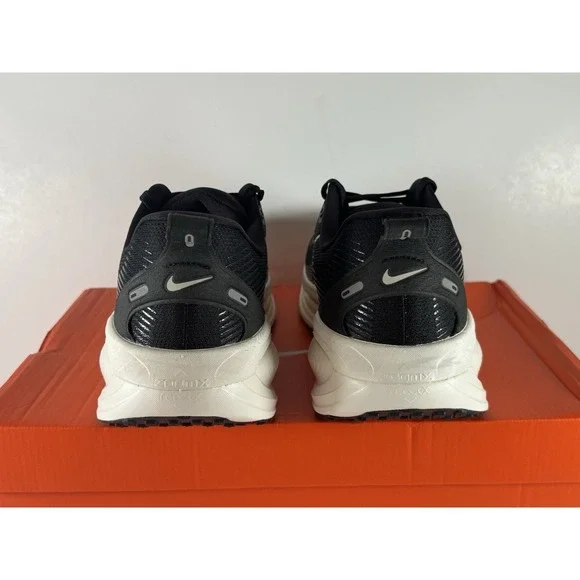 Nike Vomero 18 Running Shoes Men's Size 9.5 Black/Summit White HM6803-007 - Picture 3 of 5